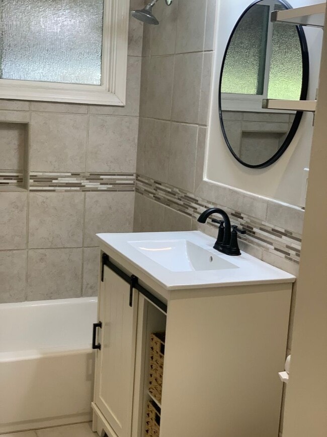 Building Photo - Beautiful 3 bedroom 1 Bath Home near SDSU