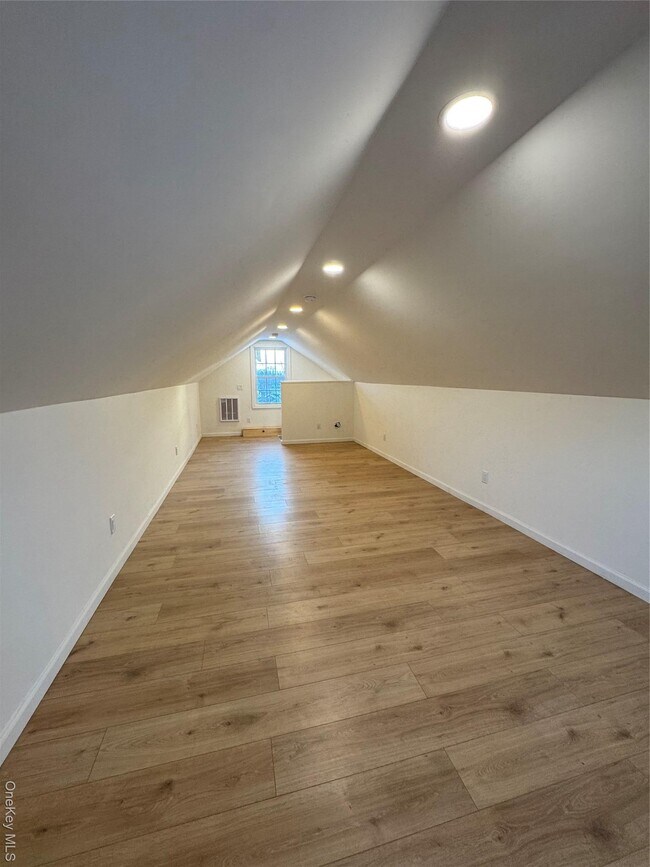 Building Photo - 16 Rock Hill Rd