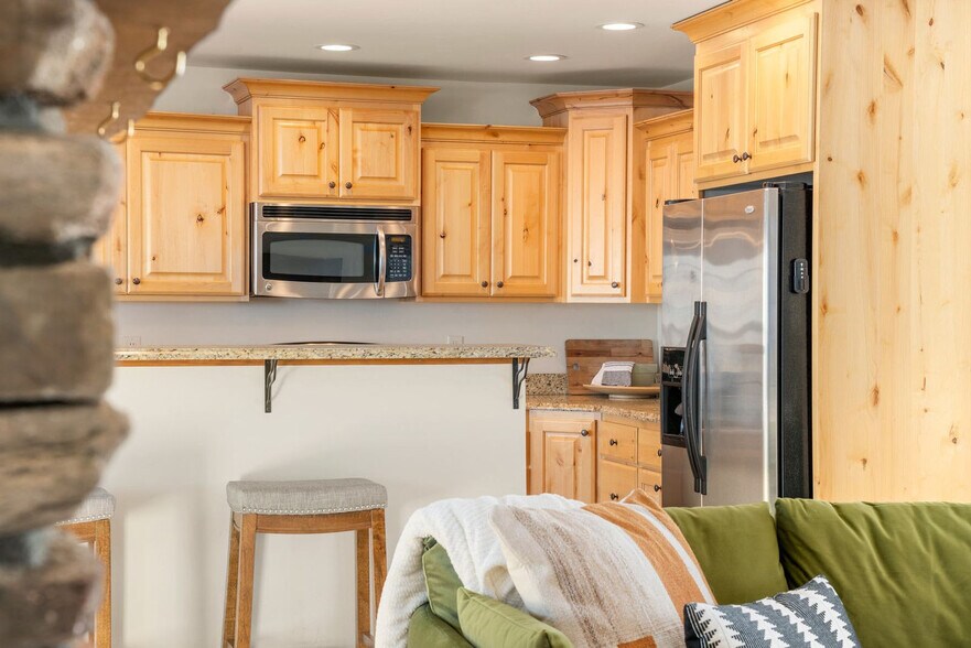 Building Photo - 1054 Canoe Loop