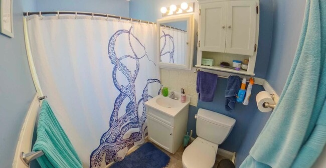 Building Photo - 3D Tour Available - Washer & Dryer Included + Pet-Friendly + Off-Street Parking! Available July 3rd!