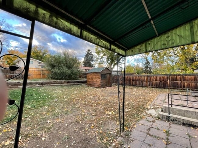 Building Photo - 387 S Queen Cir