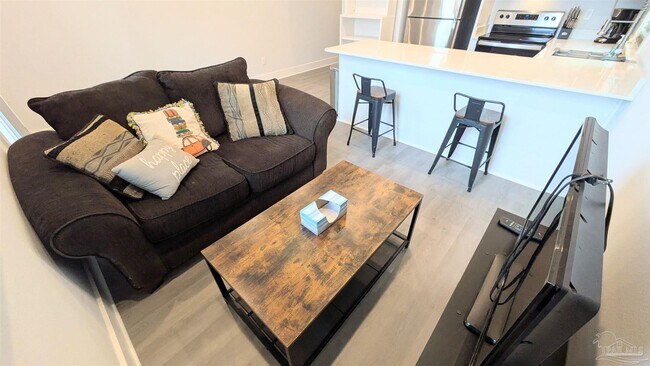 Building Photo - 379 S Clubbs St