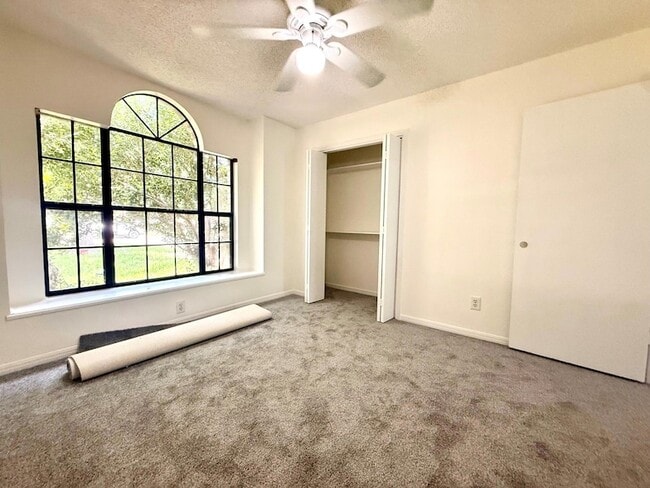Building Photo - 2107 Willow Way