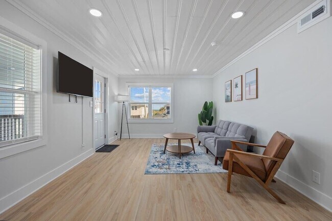 Building Photo - 4501 N Ocean Blvd