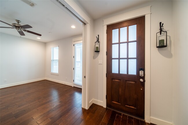 Building Photo - 1427 W 23rd St