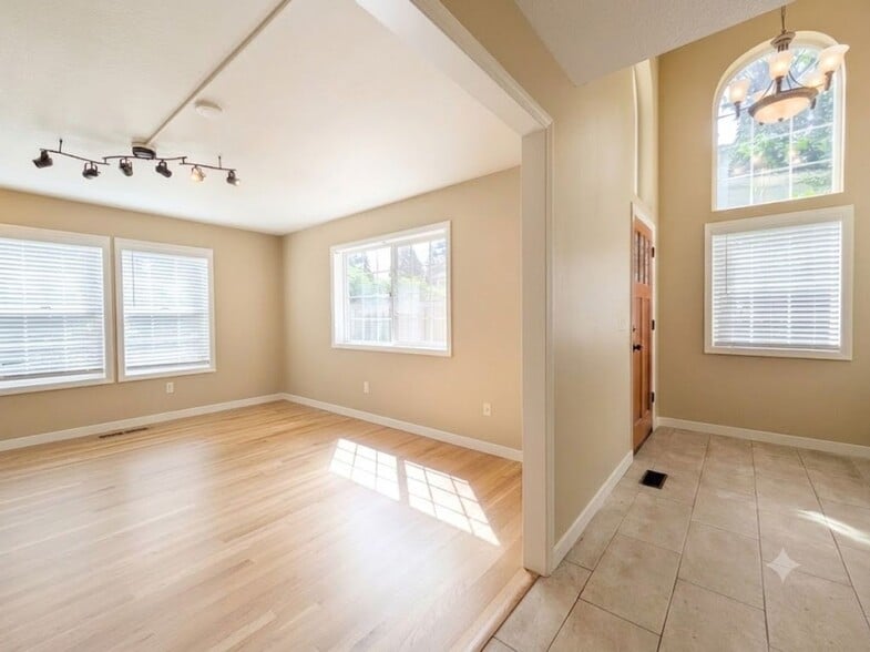 Building Photo - 17147 Warren Ct