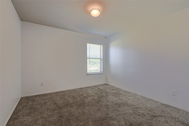 Building Photo - 707 Acacia Park Ln