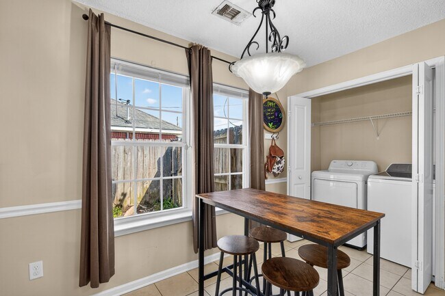 Building Photo - 31 Idus Ln