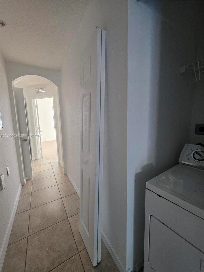 Building Photo - 10885 NW 89th Terrace