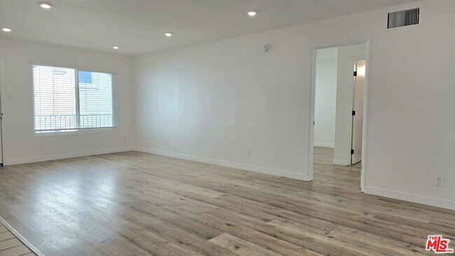 Building Photo - 1650 S Bentley Ave