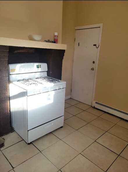 Gas Stove - 422 S 7th St