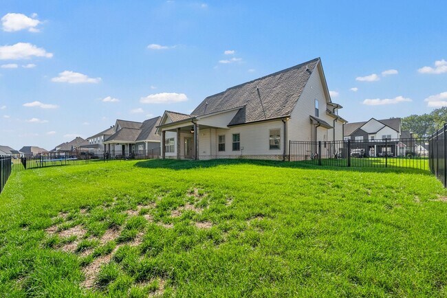 Building Photo - Pet Friendly Four Bedroom with Bonus!