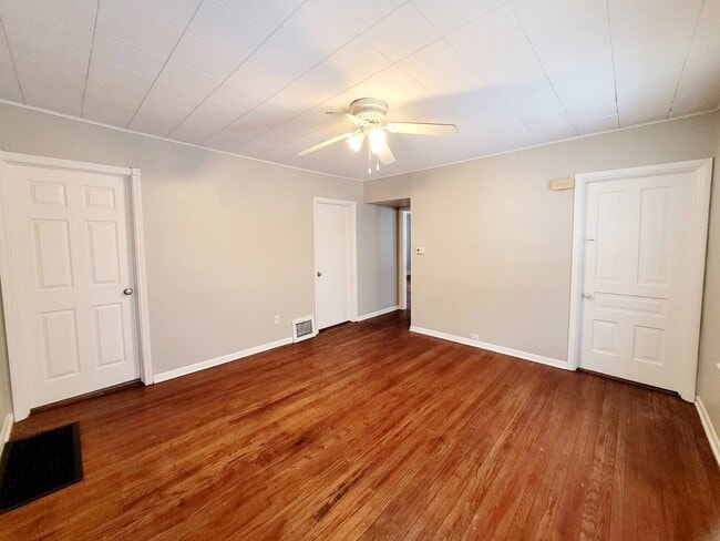 Building Photo - 219 Lane Ave SW