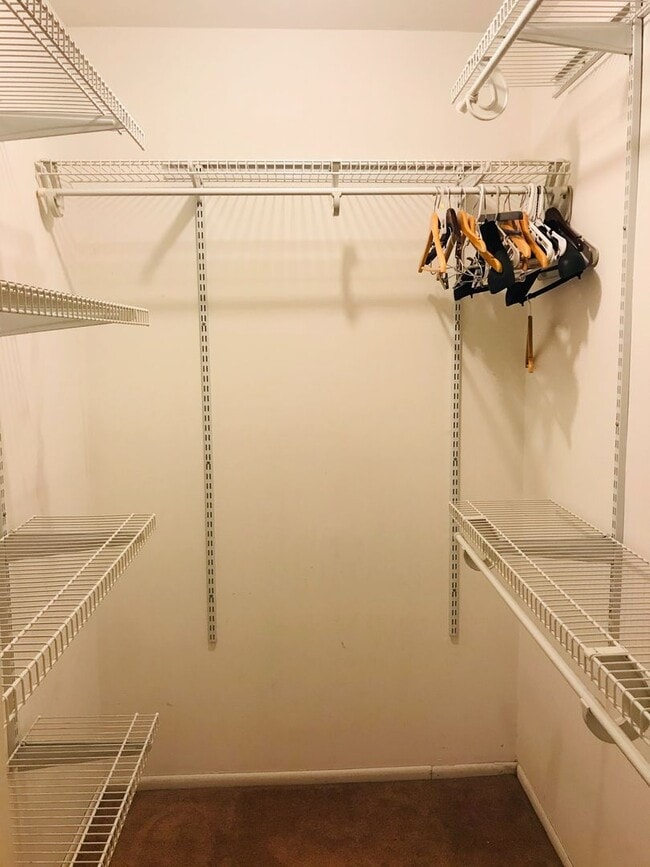 Building Photo - Beautiful 3-Bed/2.5-Bath Townhome in Aston...