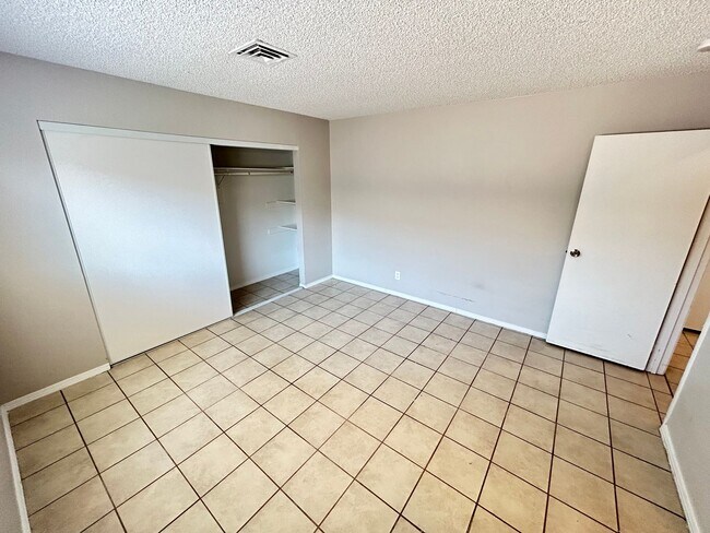 Building Photo - 5147 Greene Ln