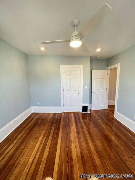 Building Photo - 3 Mossland St