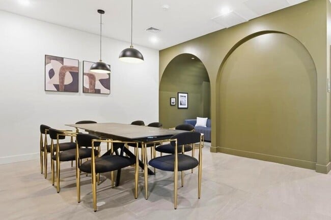 Building Photo - 35 Orchard St