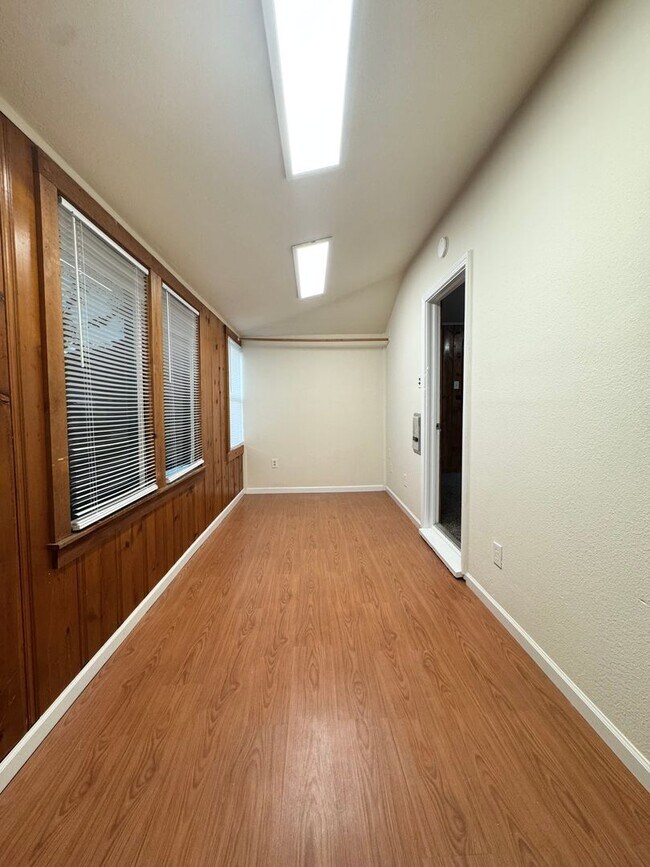 Building Photo - Spacious Country Home w/ HUGE SHOP!