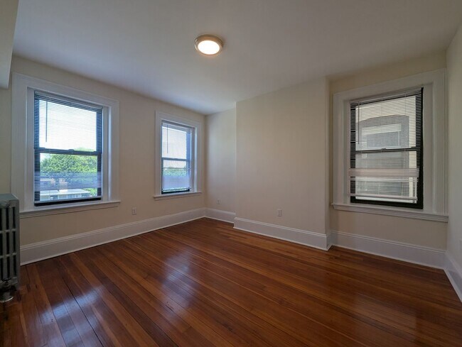 Building Photo - 881 Massachusetts Ave