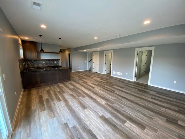 Building Photo - 418 Freemont Drive