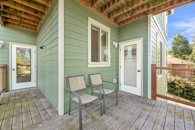 Building Photo - 2131- 2133 Yew Street