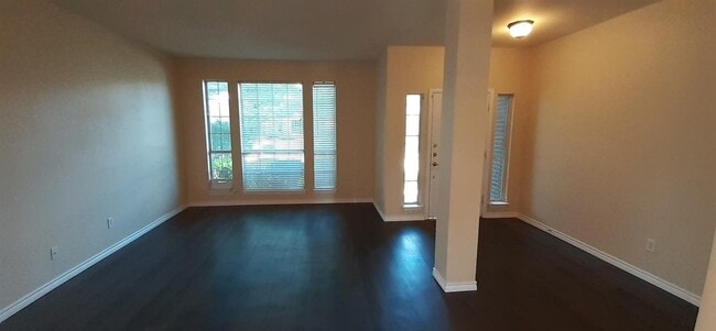 Building Photo - 4526 Julian Dr