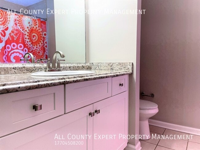 Building Photo - Near Lake Lanier - Great 2 bedroom duplex