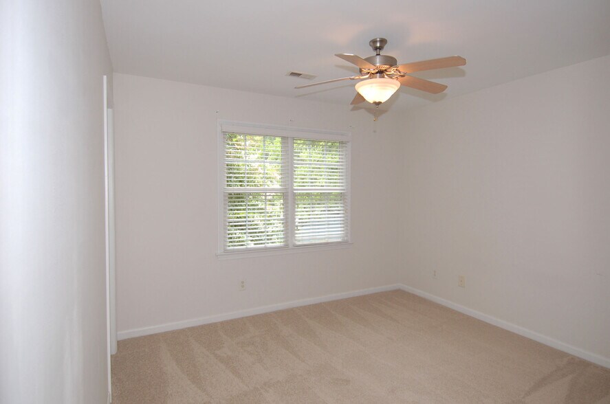 Building Photo - 133 Old Grove Ln