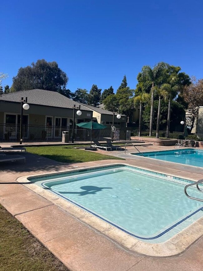 Building Photo - Renovated 2 Bedroom/ 1 Bathroom Condo Available in Culver City $2,600! *MOVE-IN SPECIAL*