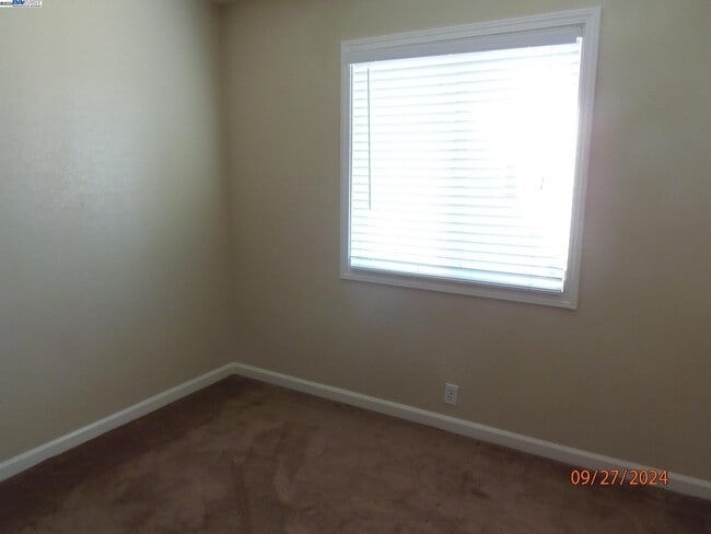 Building Photo - 8320 Davona Dr