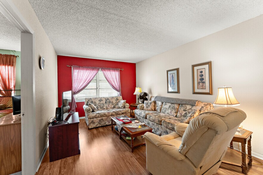 Primary Photo - 4746 Azalea Dr