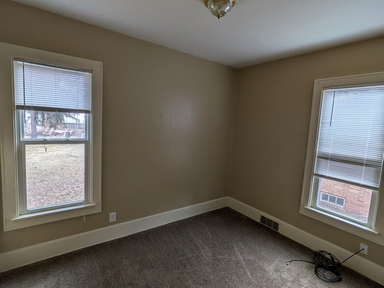 Left Bedroom - 331 Park St