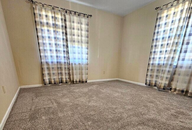 Building Photo - 714 N Bridge St