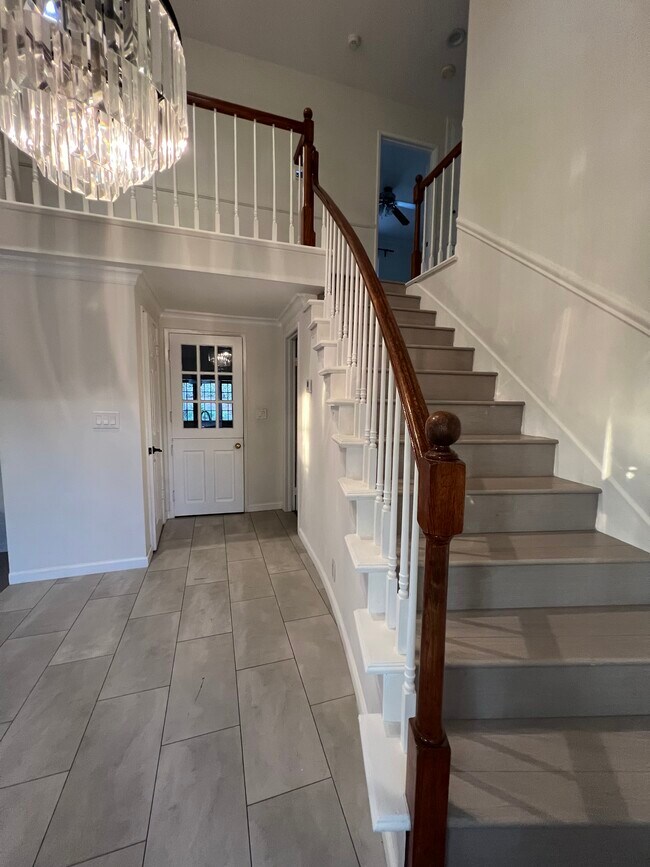 Building Photo - 217 Starlane Dr