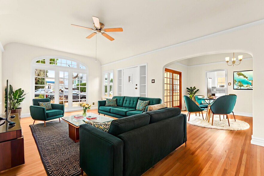 Building Photo - 827 N Laurel Ave