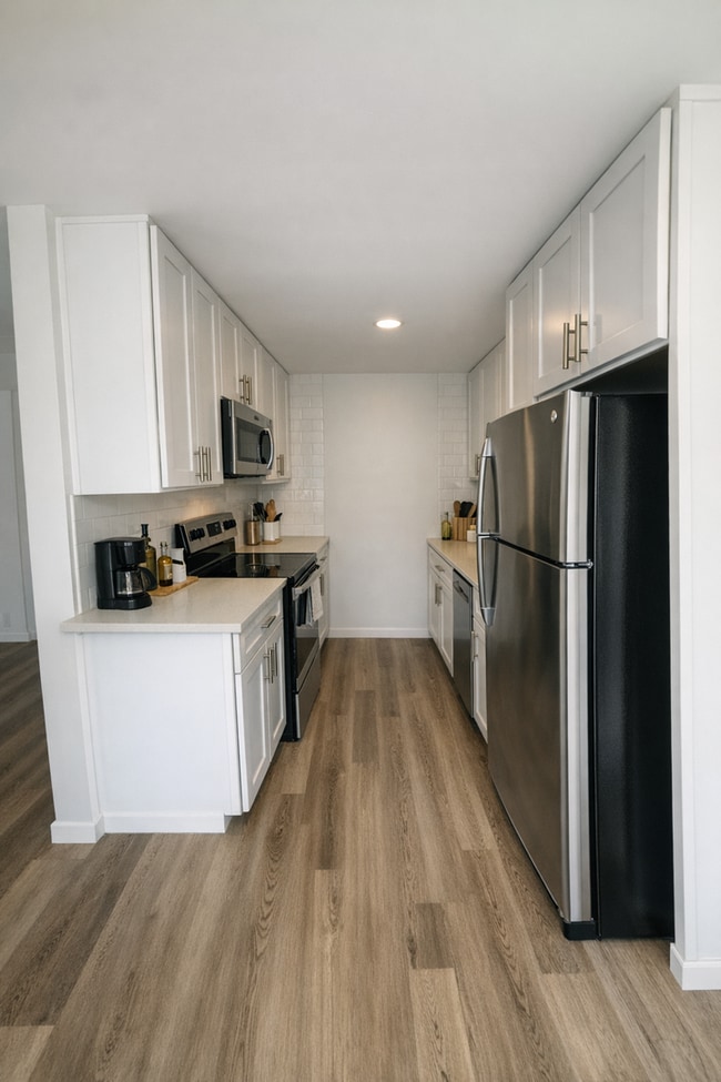 Building Photo - Tastefully Updated Ranier Beach 2bd 1bath Duplex unit!