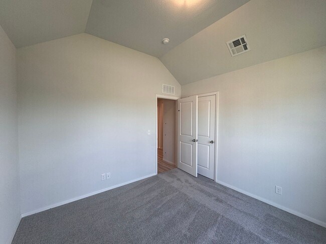 Building Photo - 3401 E 153rd St S