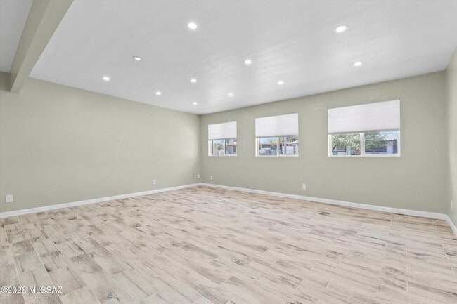 Building Photo - 3100 W Shumaker Dr
