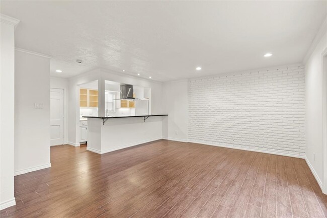 Building Photo - 2229 Mimosa Dr