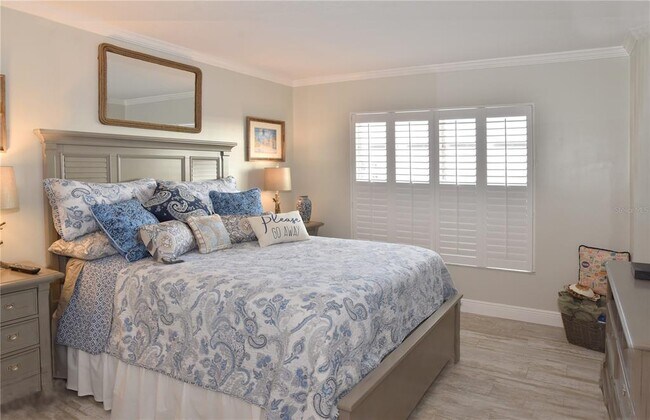 Building Photo - 4900 Brittany Dr S