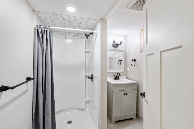 Building Photo - 2087 Allard Ave