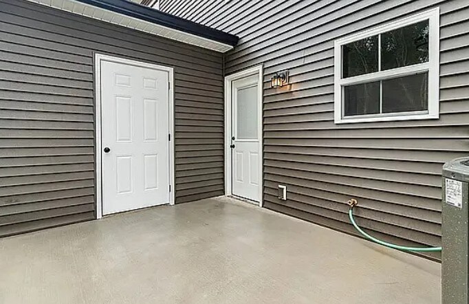 Building Photo - 2065 Aster Dr