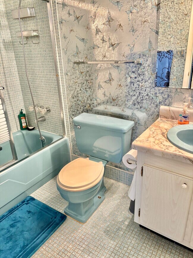 Building Photo - 19 Golfs Edge