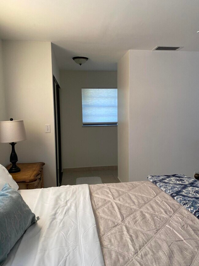 Building Photo - 1772 Gulfstream Ave