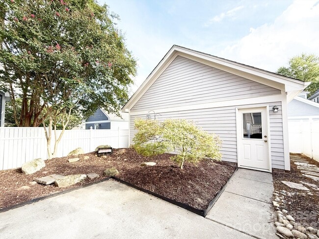 Building Photo - 7023 Blakeney Greens Blvd
