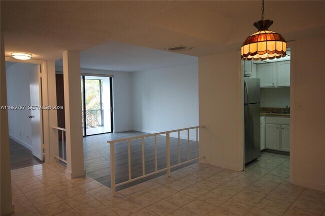 Building Photo - 3680 Inverrary Dr