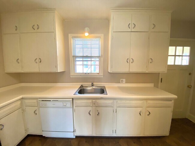 Building Photo - 4 Bedroom House Across the Street from NDS...
