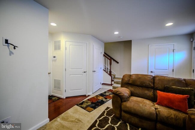 Building Photo - 4386 Daisy Reid Ave