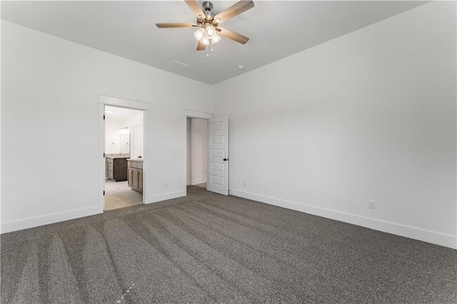 Building Photo - 800 Lewis St