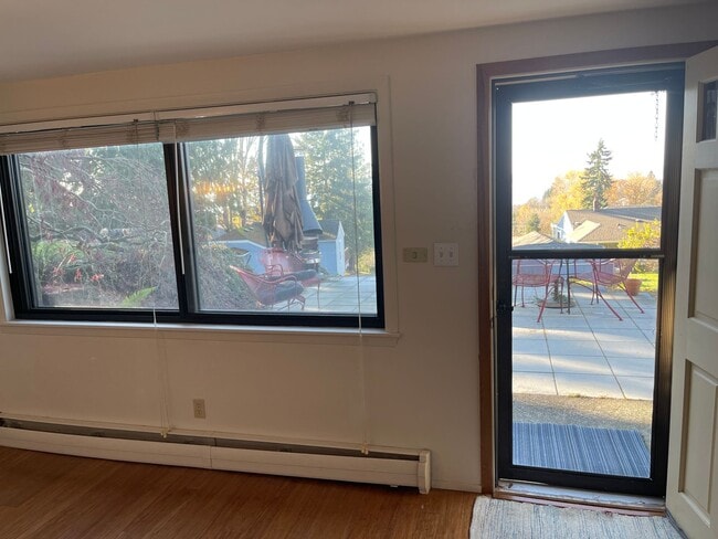 Building Photo - Sound View MIL Apartment